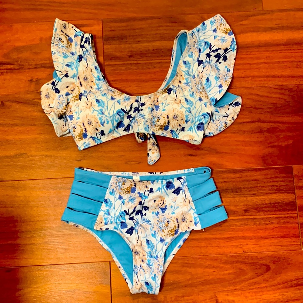 Floral bikini ruffle swimsuit size Medium